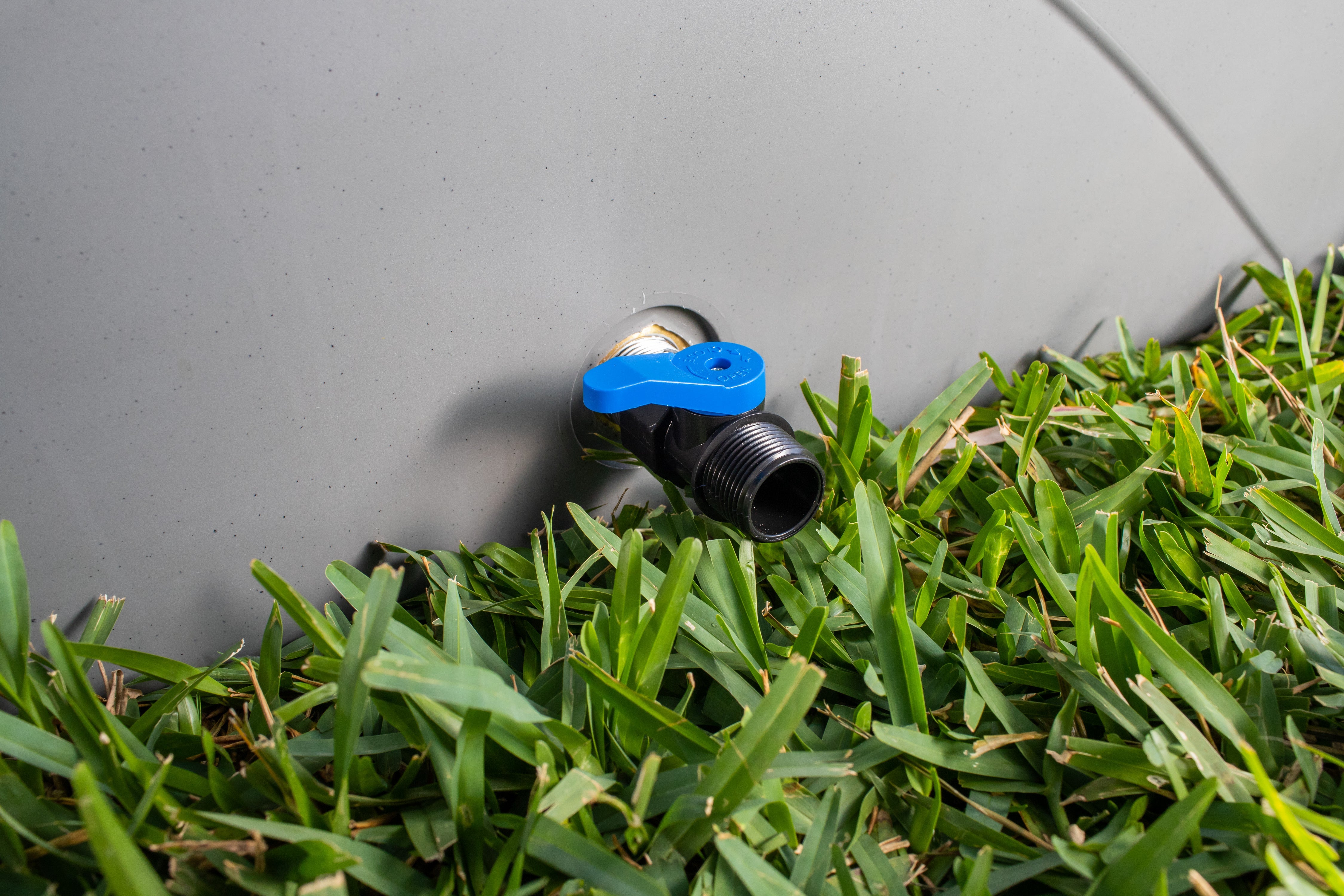 Frozin 400 grey granite cold plunge drain valve close-up #Color_Grey Granite