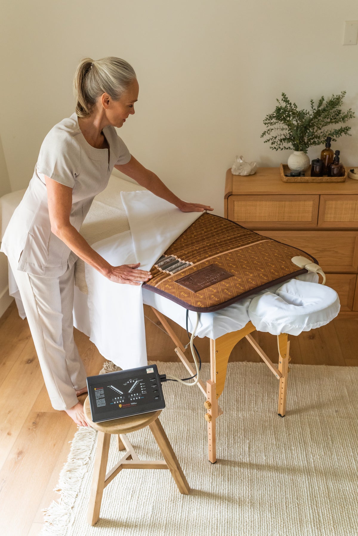 Setting up the BioMat Pro on a treatment table