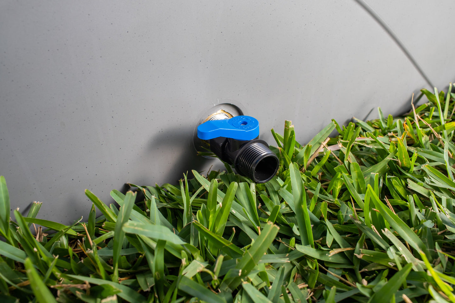 Frozin 400 grey granite cold plunge drain valve close-up #Color_Grey Granite