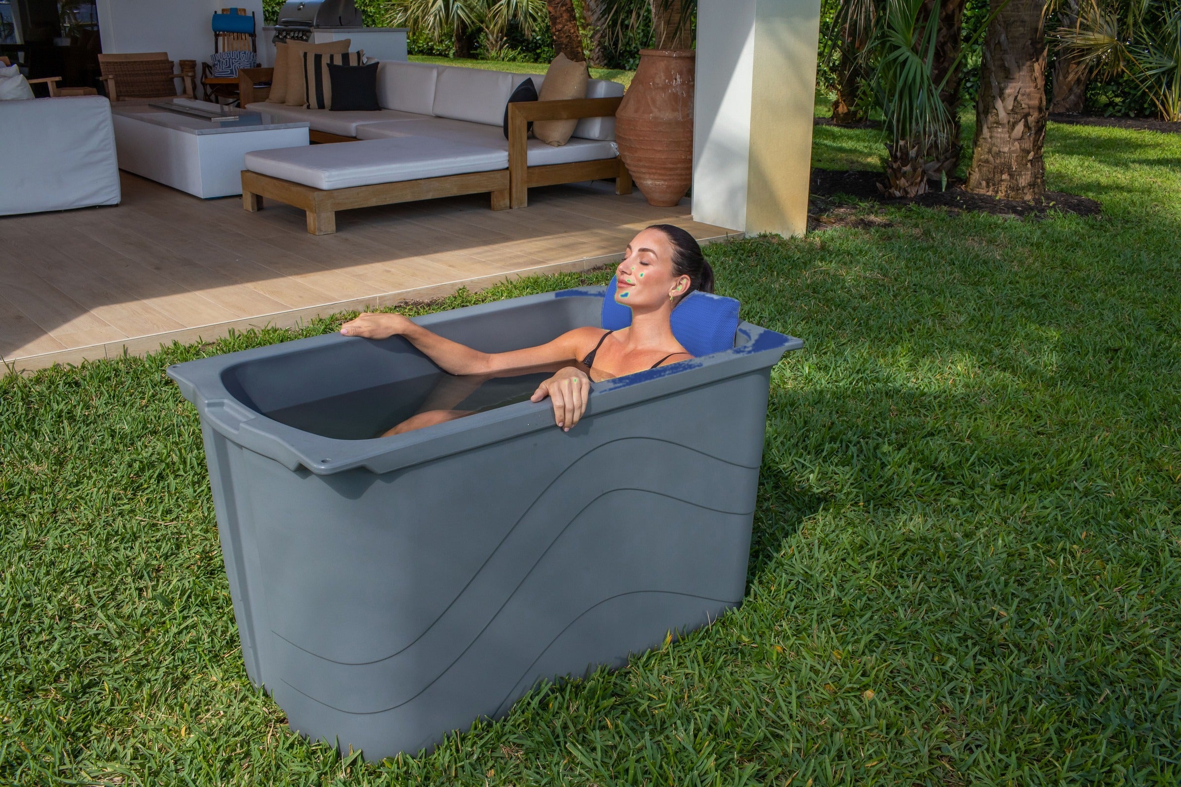 Relaxing on the Frozin Sapphire Wave cold plunge pillow #Color_Sapphire Wave