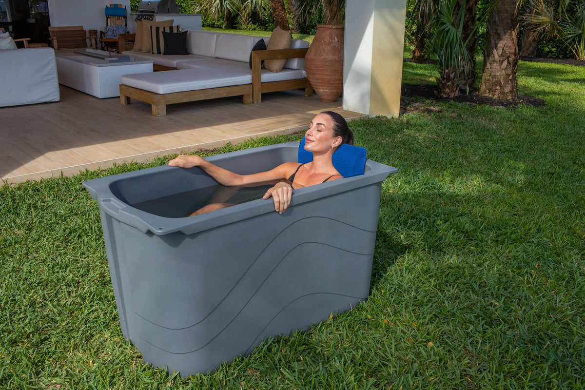 Relaxing on the Frozin Sapphire Wave cold plunge pillow #Color_Sapphire Wave
