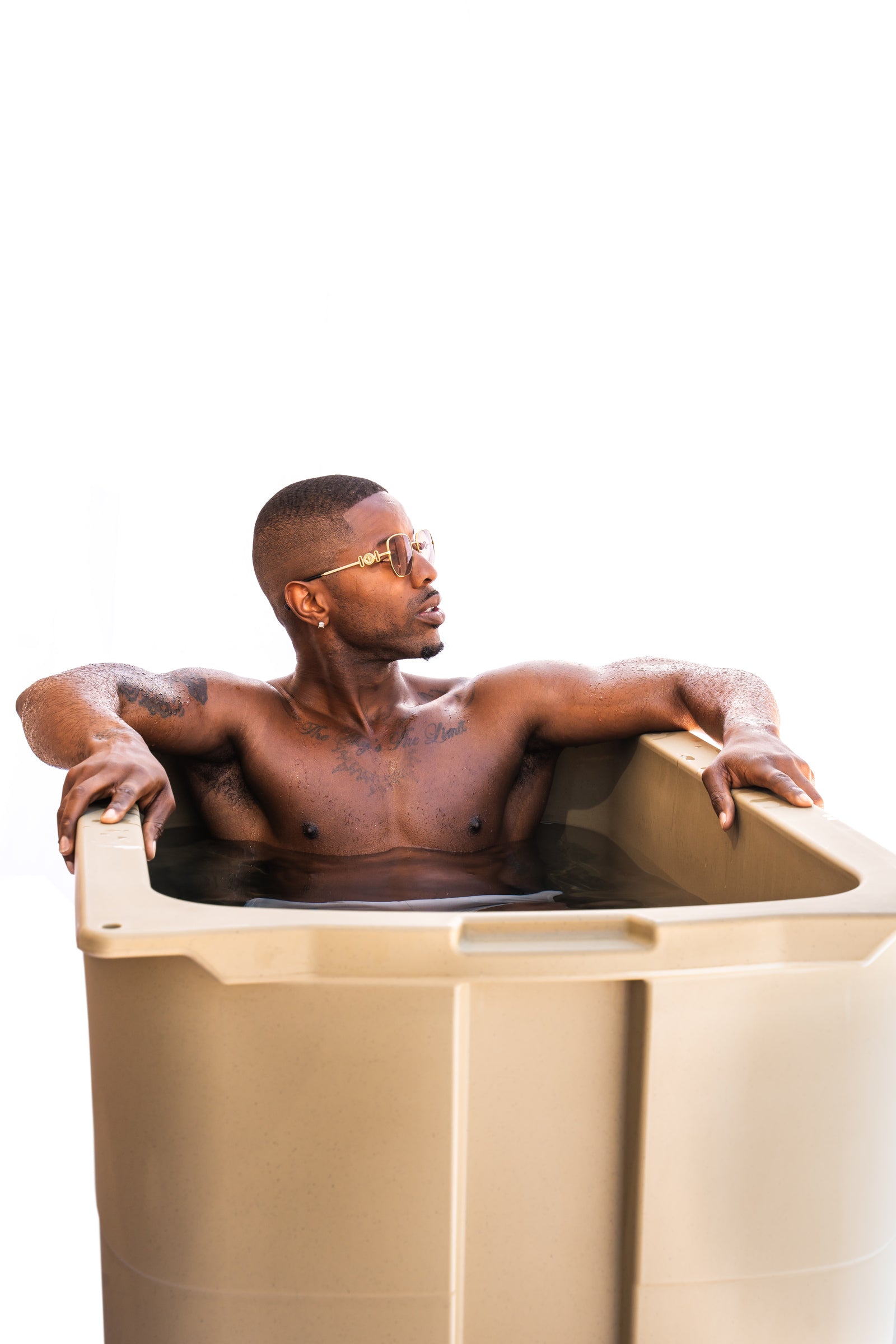 Relaxing in a Frozin tan cold plunge #Color_Tan