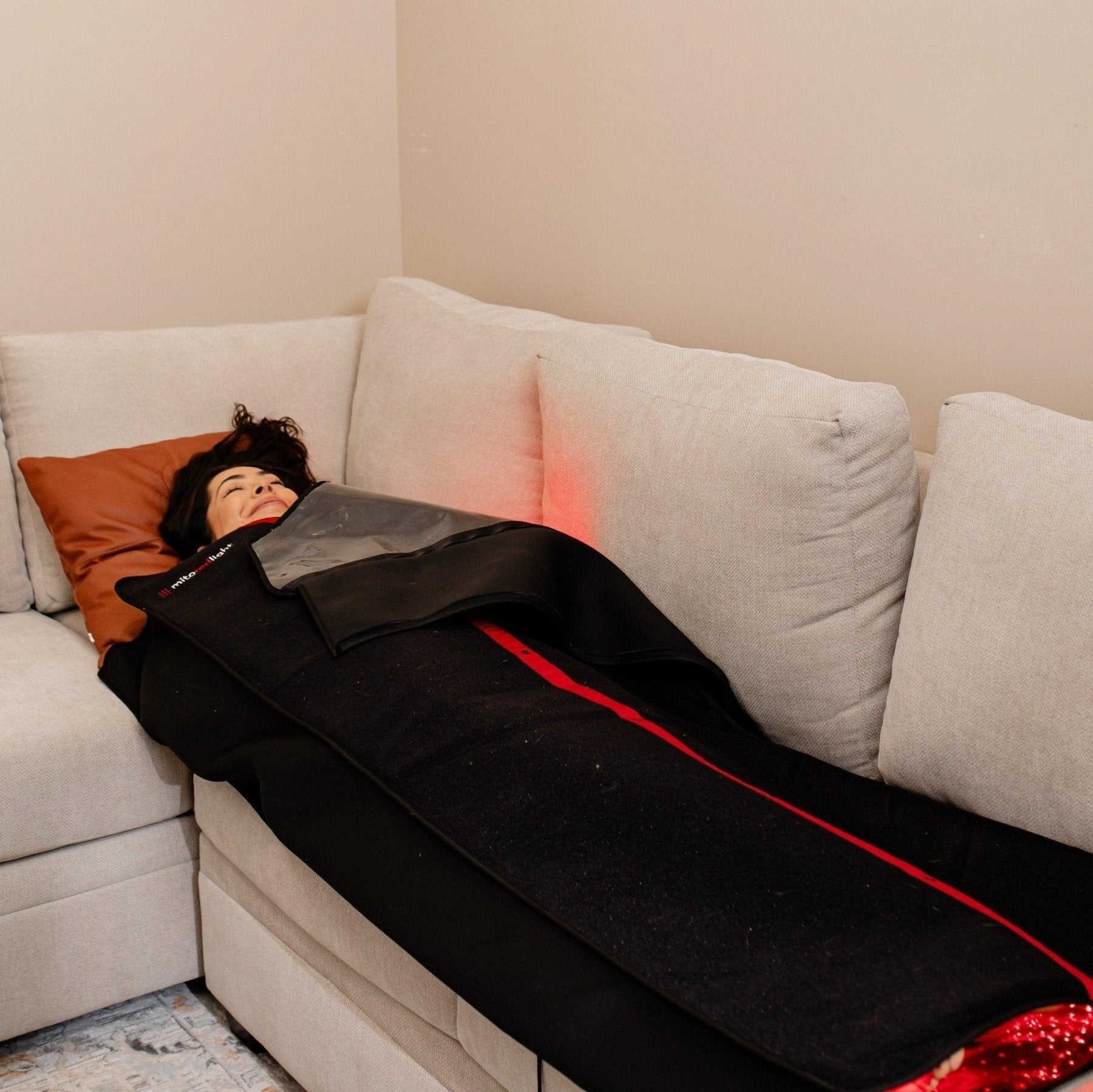 MitoPOD full body wrap session lying on the couch
