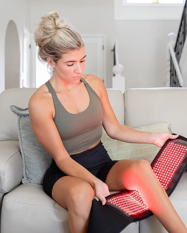 MitoQUAD belt treating the knee on the couch