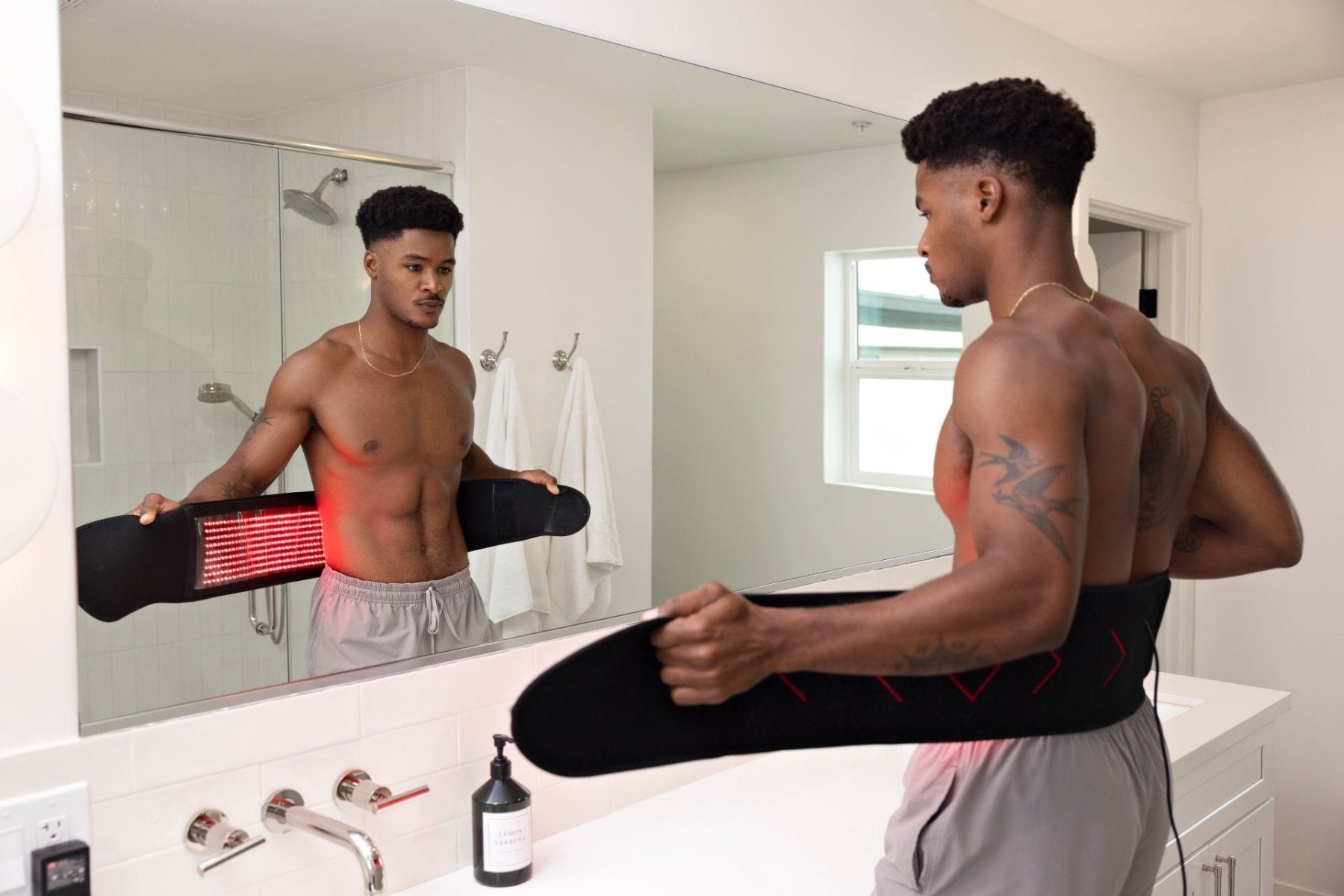 MitoQUAD belt fastened at the mirror before a session