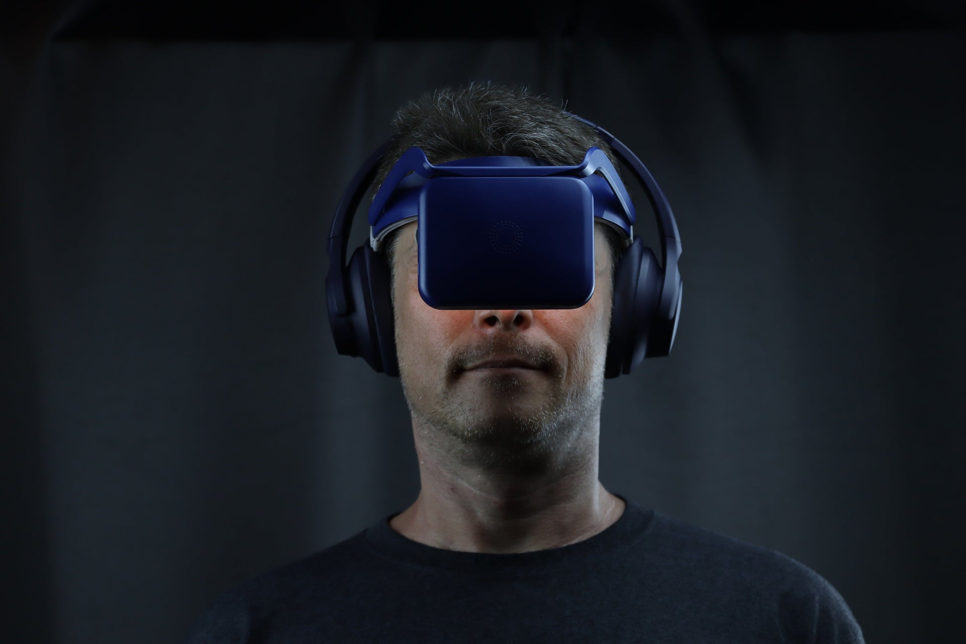 NeuroVIZR Experience Pack NR9 worn during a light session